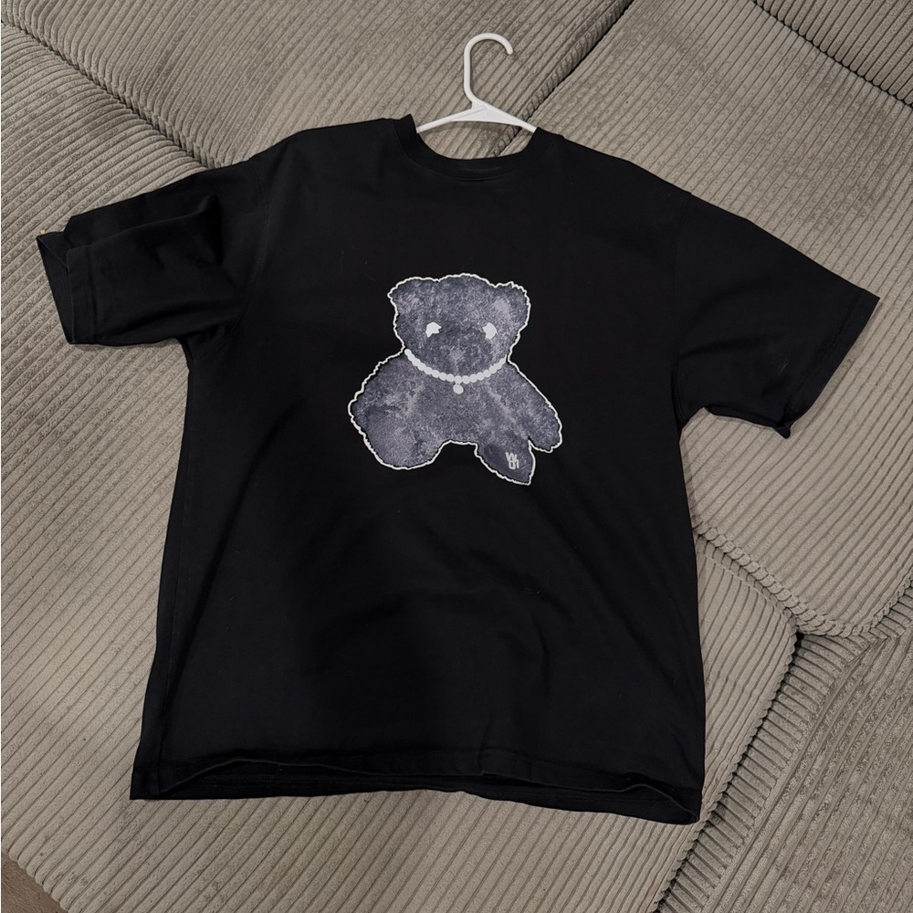 WE11DONE
Gray Pearl Necklace Teddy T-shirt